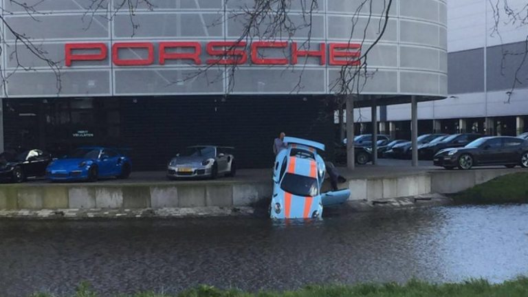Porsche 911 RS Amsterdam In Water