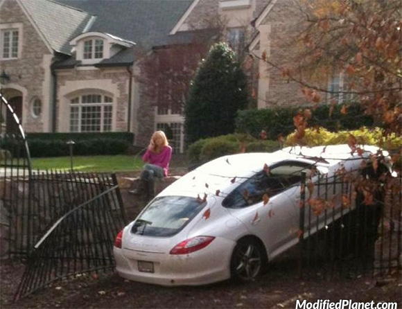 Car Photo 2010 Porsche Panamera Reverse Crash Into Gate Rich People Fail